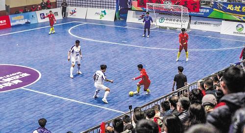 3月21日,“河北五超”半决赛首回合比赛现场。 李小永摄