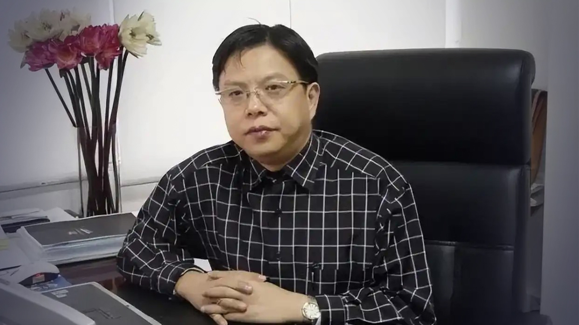 丝芭传媒发讣告:公司创始人王子杰突发心源性疾病去世,享年63岁,曾创立女子偶像组合SNH48_凤凰网视频_凤凰网