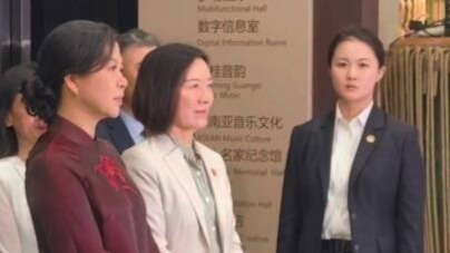 越南“第一夫人”参观广西民族音乐博物馆，女保镖近距离保护
