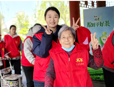 聊城高新区举办长者春日游园活动 温情守护银龄乐享春光