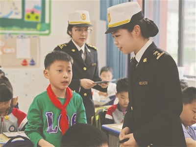 鹰潭：把国门生物安全种子播进孩子心田（图）