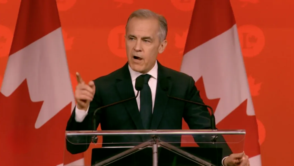 加拿大总理称“每花1加元军费就有70加分流向美国的日子已结束”，现场爆发热烈掌声