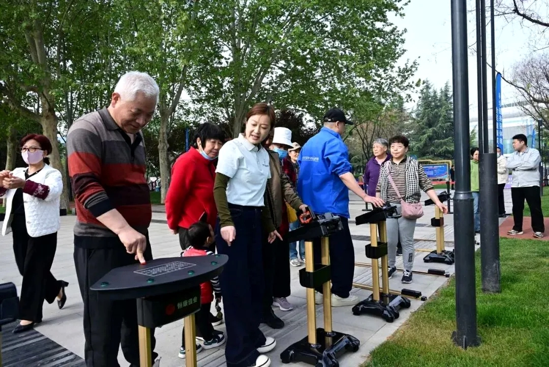 西安市首个全民健身科学指导站在城市运动公园启用