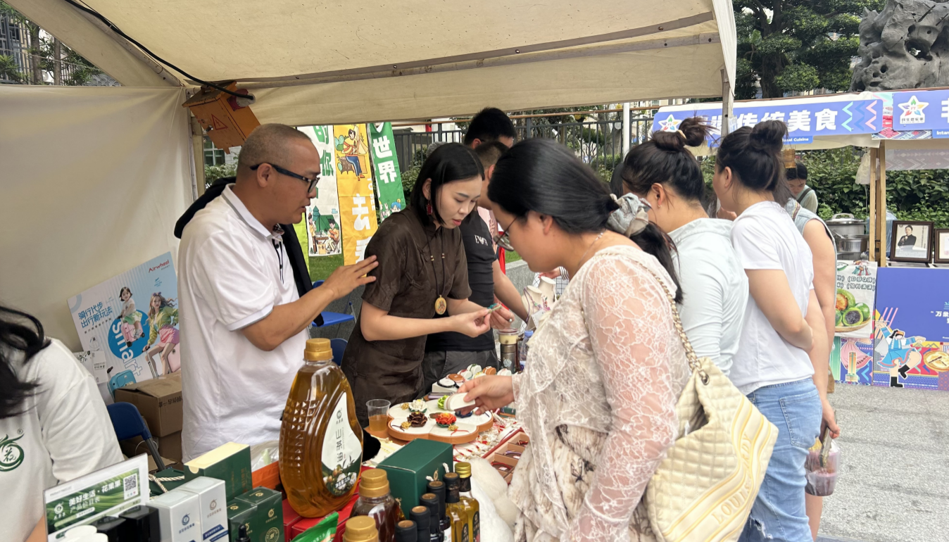 香江连濠江，同心汇鹏城 三地交流共绘“中华民族一家亲”暖心画卷