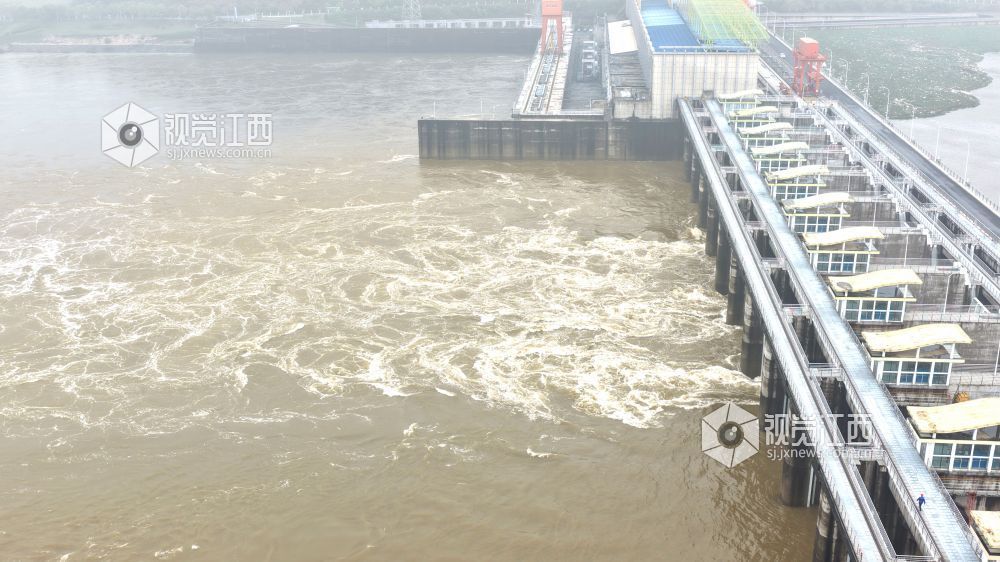 2026年4月13日，江西省吉安市峡江县水利枢纽大坝开闸泄洪。