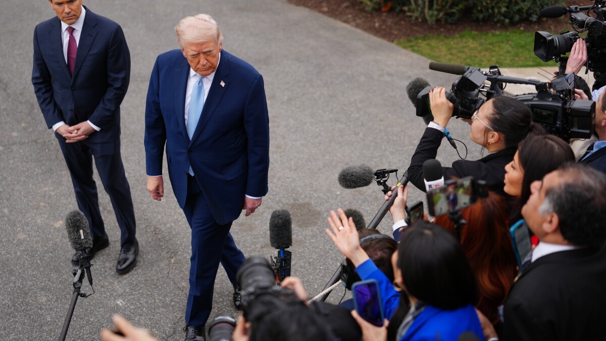 美媒:急于结束伊朗战争,特朗普准备让步