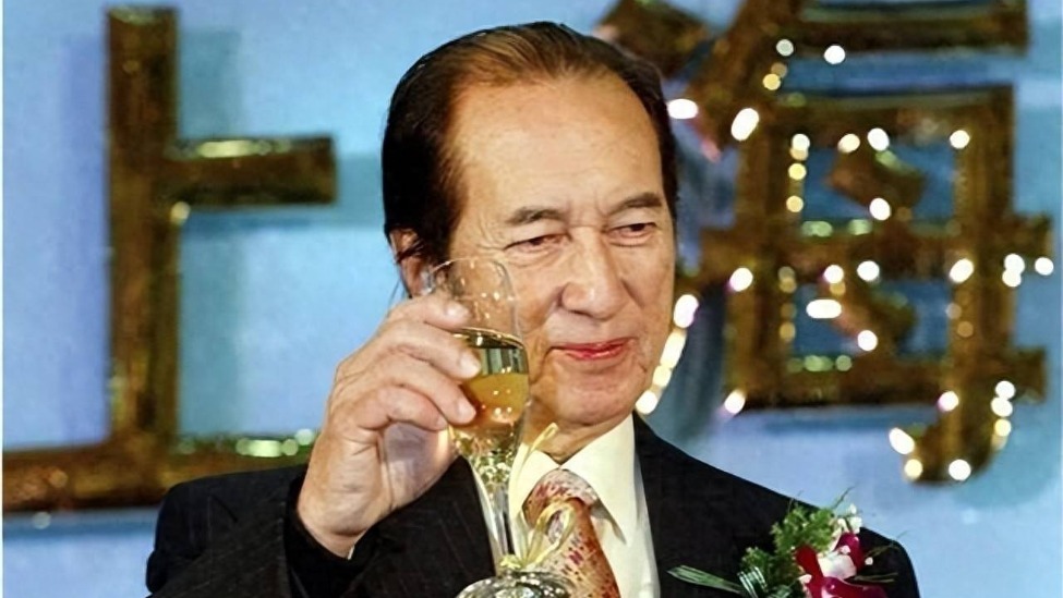 为豪门连生四子，丈夫去世不争遗产，如今4个儿子一个比一个争气