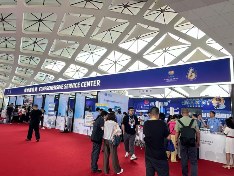 人保财险海南省分公司联合海口公安亮相第六届消博会