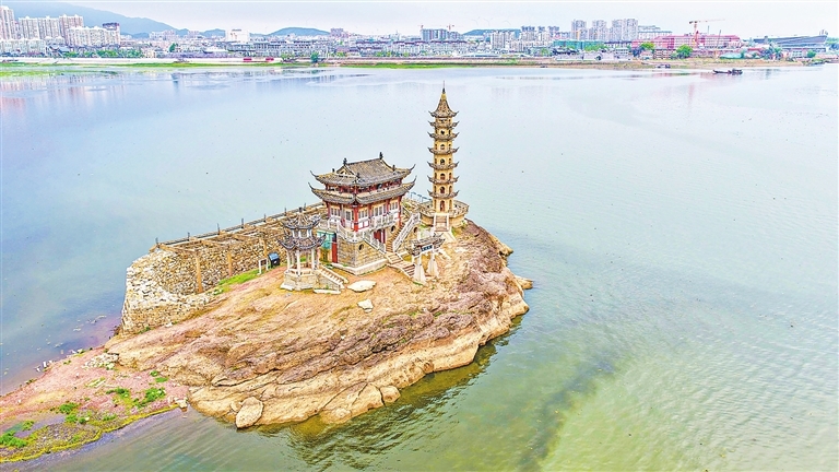 庐山市：水位上涨 落星墩又入鄱阳湖（图）