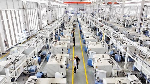 近日，塞艾斯（河北）工业发展有限公司智能化生产车间正在加工海外订单。沈建荣摄