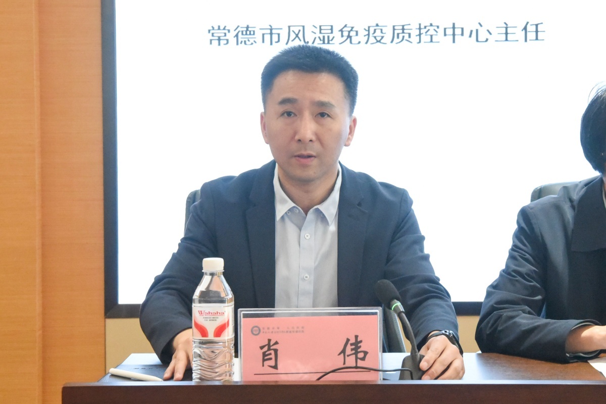 常德一医党委委员、副院长肖伟主持会议