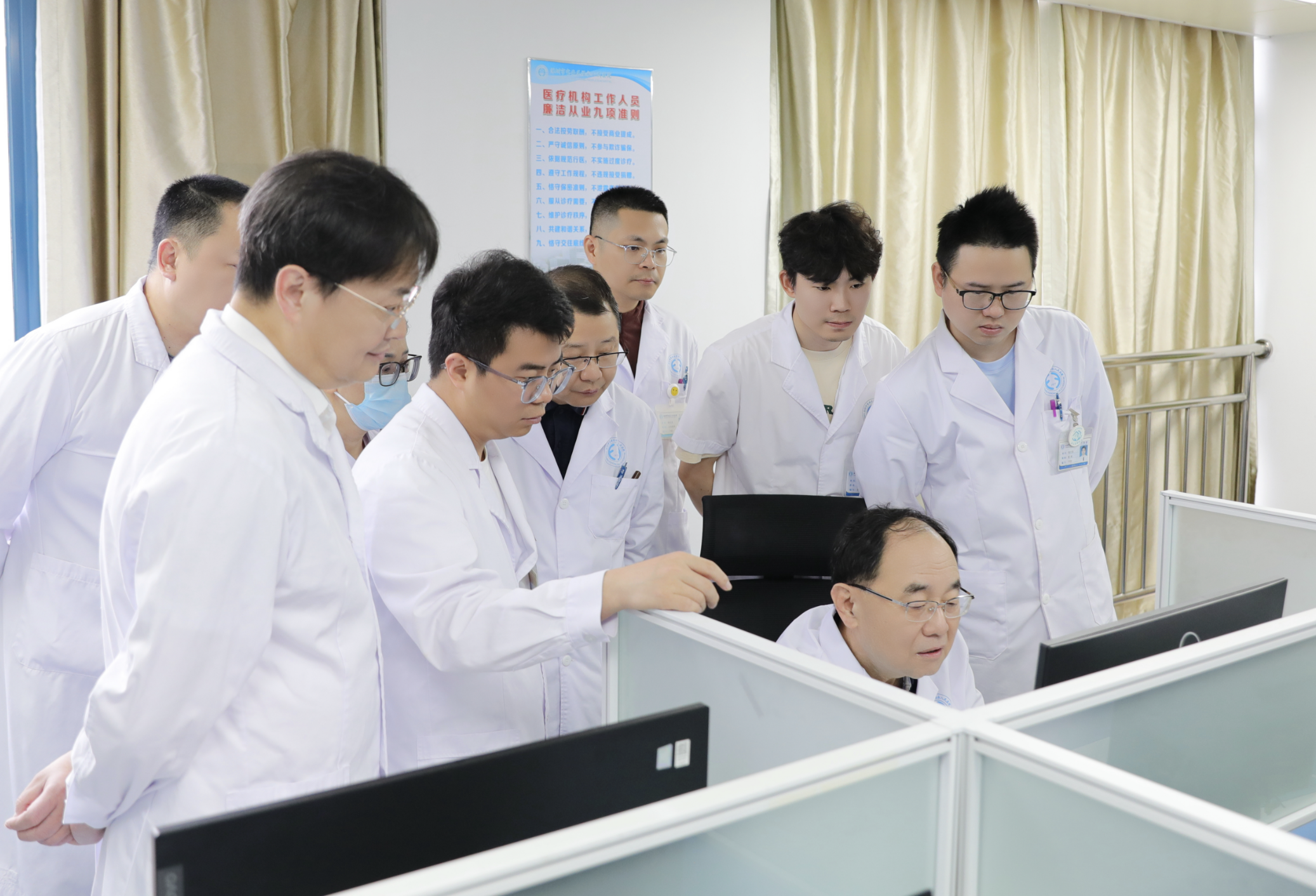 国家级保胆专家刘京山教授莅临福永人民医院开展“传帮带” 助力深圳西部肝胆外科技术再上新台阶