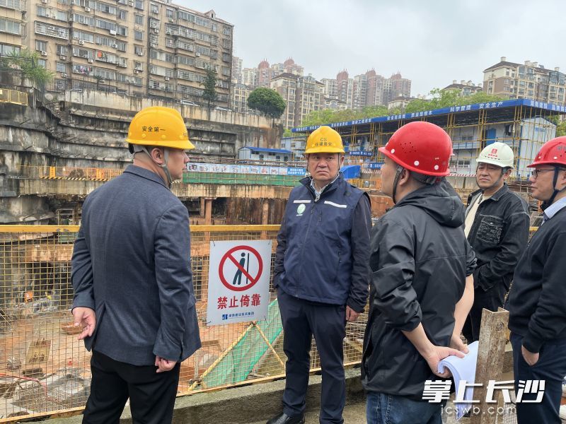 市住建局督导组到房地产建设工地、污水处理厂等项目进行实地督导检查。通讯员供图