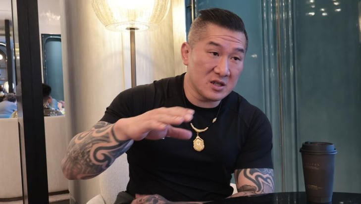 馆长怒批李贞秀