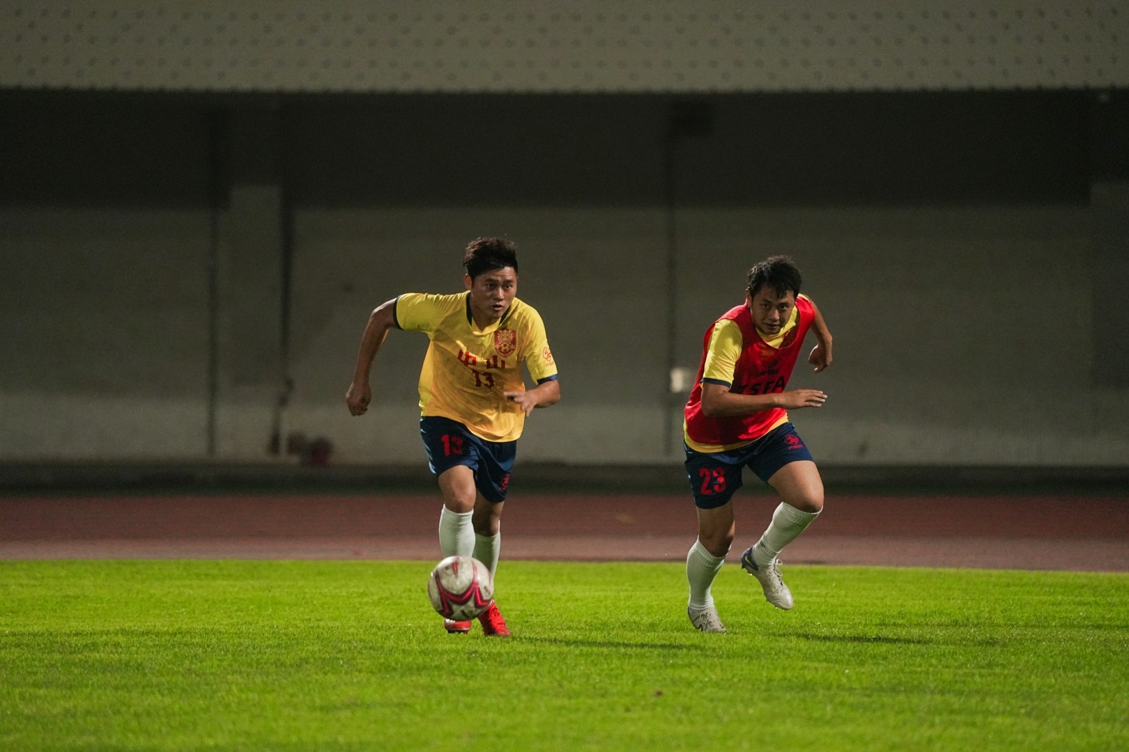 战旗授出，队歌嘹亮！中山足球队正式出征粤超