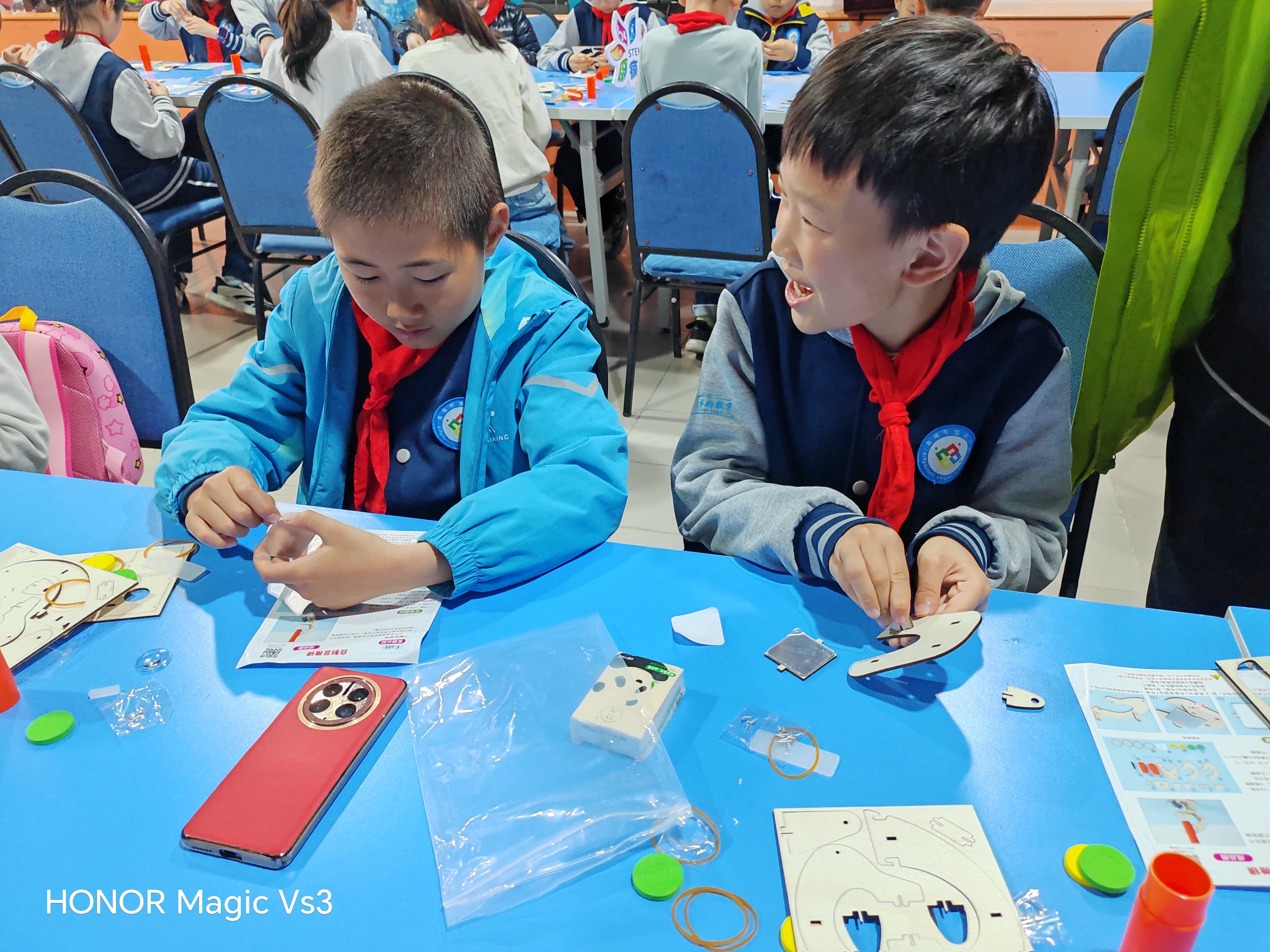 疯狂科学嗨翻天！解锁奇妙新世界——青岛市实验小学四五中队开展STEM科创研学活动