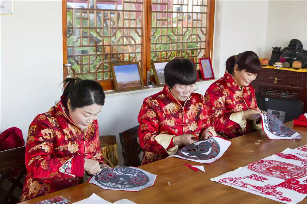 宝山镇剪纸工艺课堂