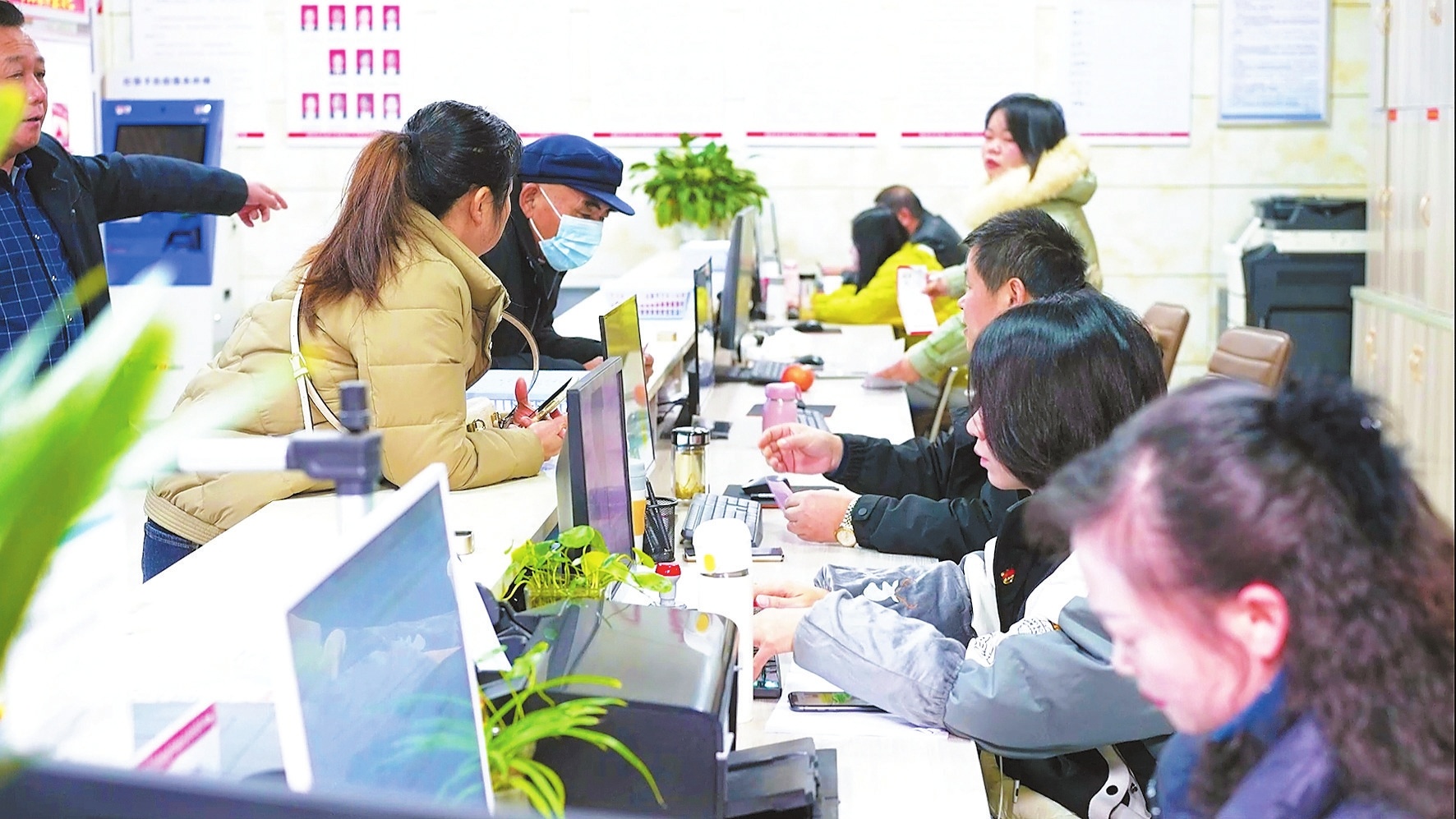 文星街道东湖社区一站式便民服务大厅。