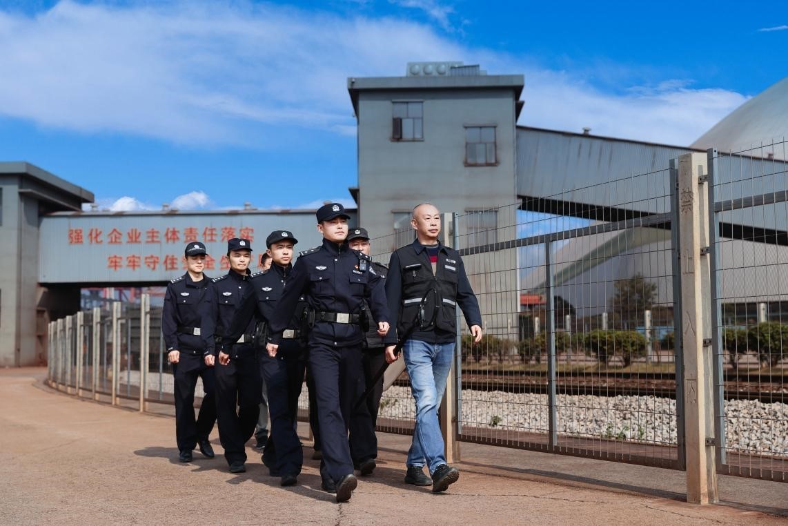 护航水域平安，筑牢安全防线 长江航运公安局岳阳分局扎实开展 “4・15” 全民国家安全教育日活动