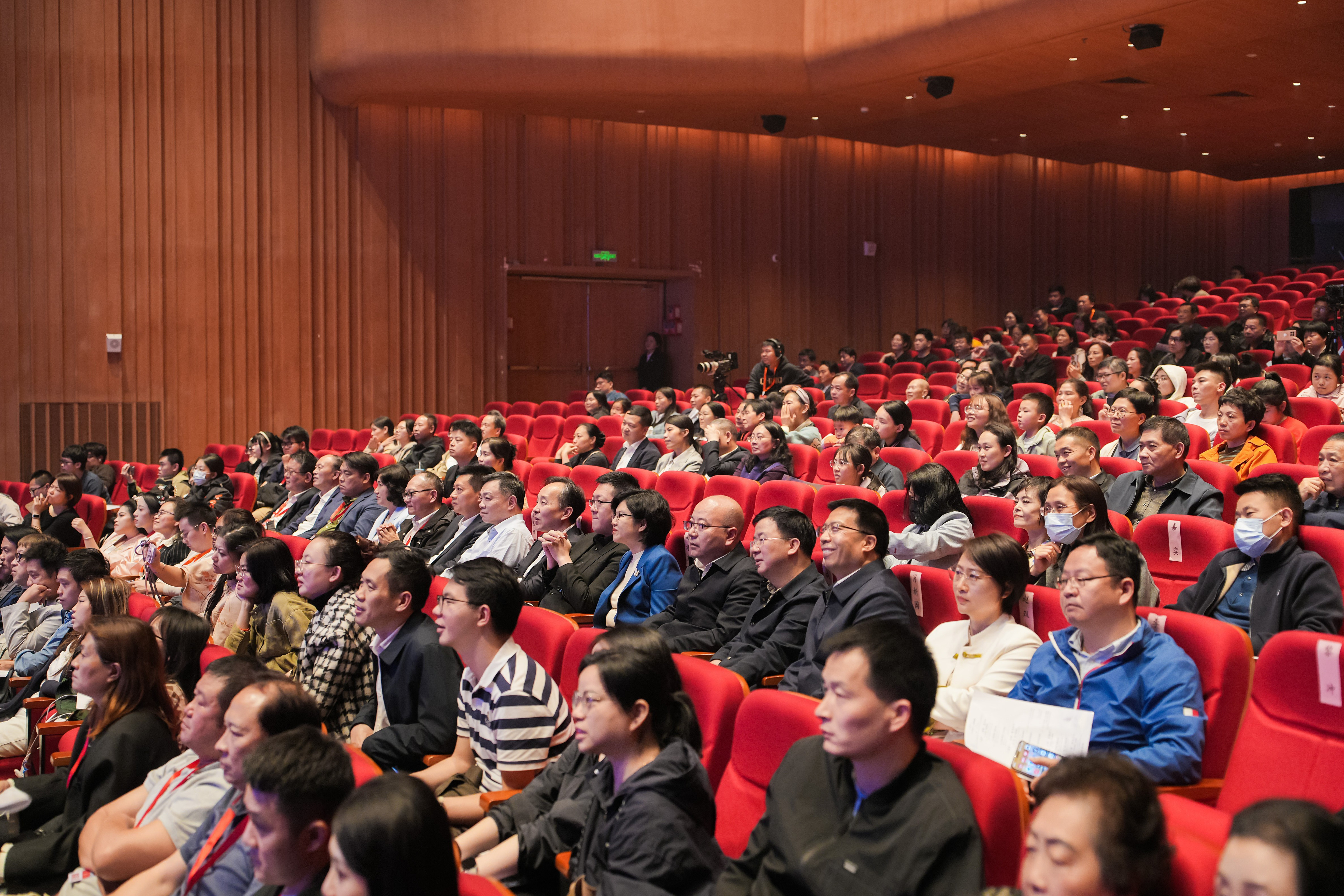 一江春色舟同渡，两岸弦歌夜未央 ——“春在湘江”艺术汇演侧记