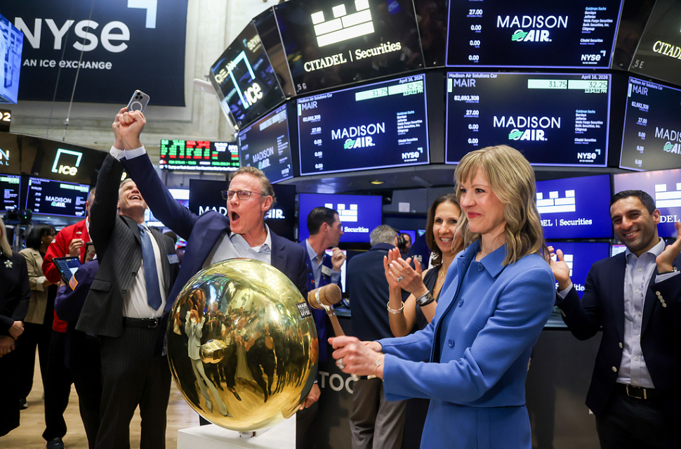 搭上AI数据中心热潮 美工业公司股价上市首日即涨两成