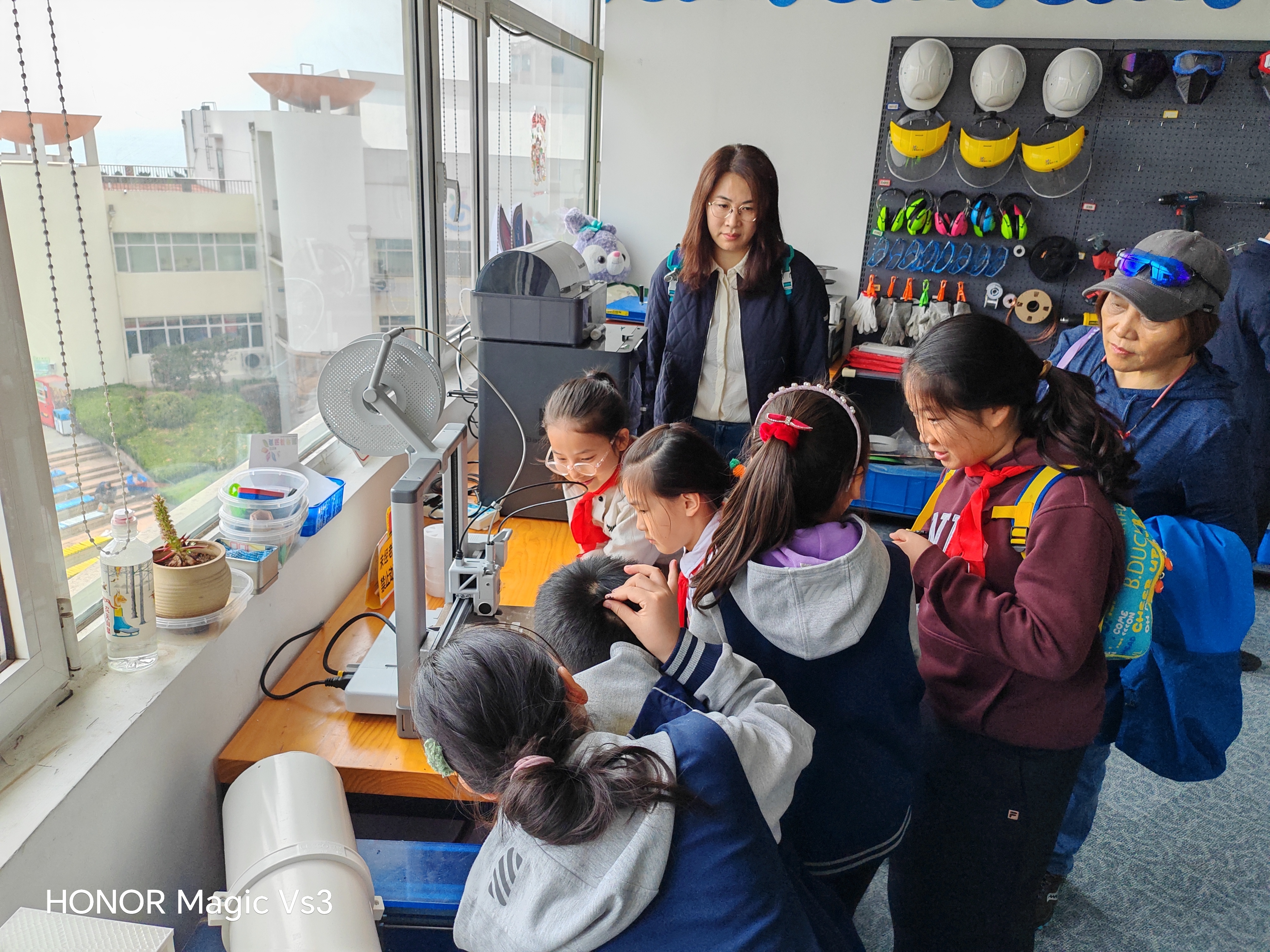 疯狂科学嗨翻天！解锁奇妙新世界——青岛市实验小学四五中队开展STEM科创研学活动