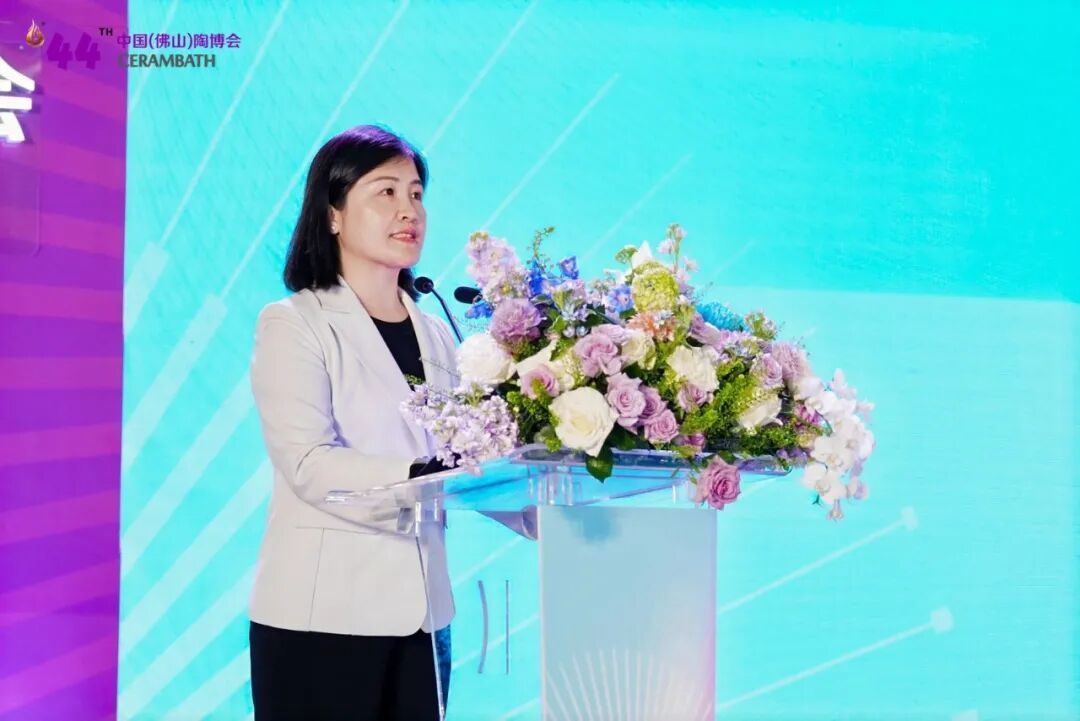 ▲ 中国建筑卫生陶瓷协会秘书长 朱保花