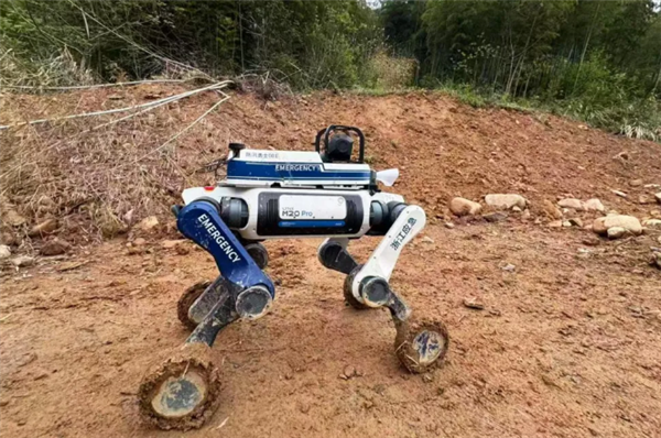云深处发布全国首个防汛防台具身机器人:支持隐患巡查、险情侦察