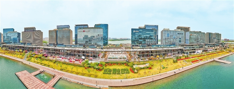 郑州龙湖金融岛已成为微短剧拍摄热门聚集地(4月2日摄)。