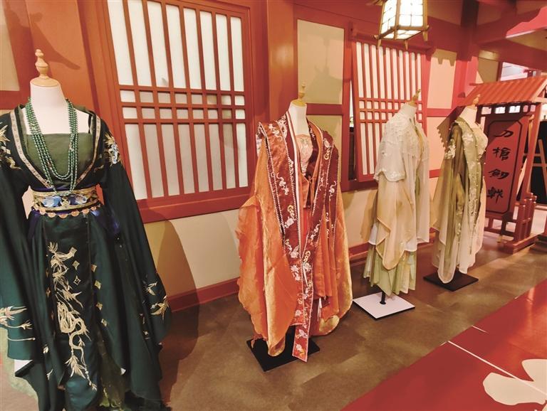 店外展示的服装