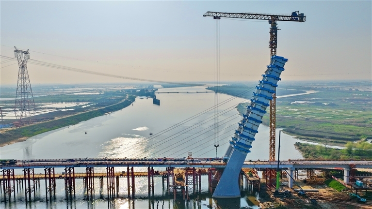 南昌县将军洲大桥建设正酣（图）