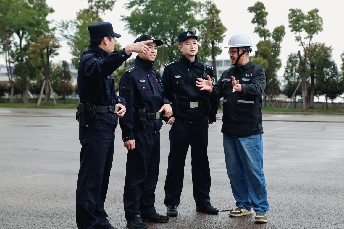 护航水域平安，筑牢安全防线 长江航运公安局岳阳分局扎实开展 “4・15” 全民国家安全教育日活动