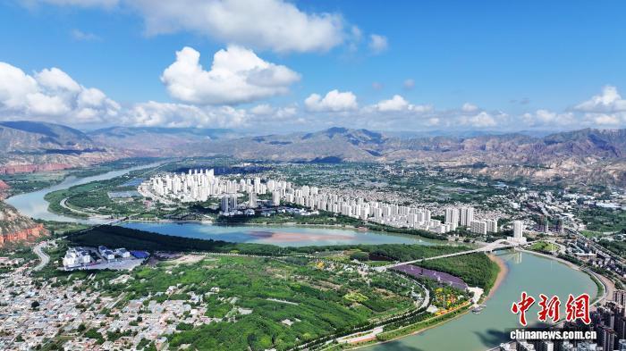 2025年8月，航拍视角下甘肃省临夏州永靖县。（资料图）侯奇志　摄
