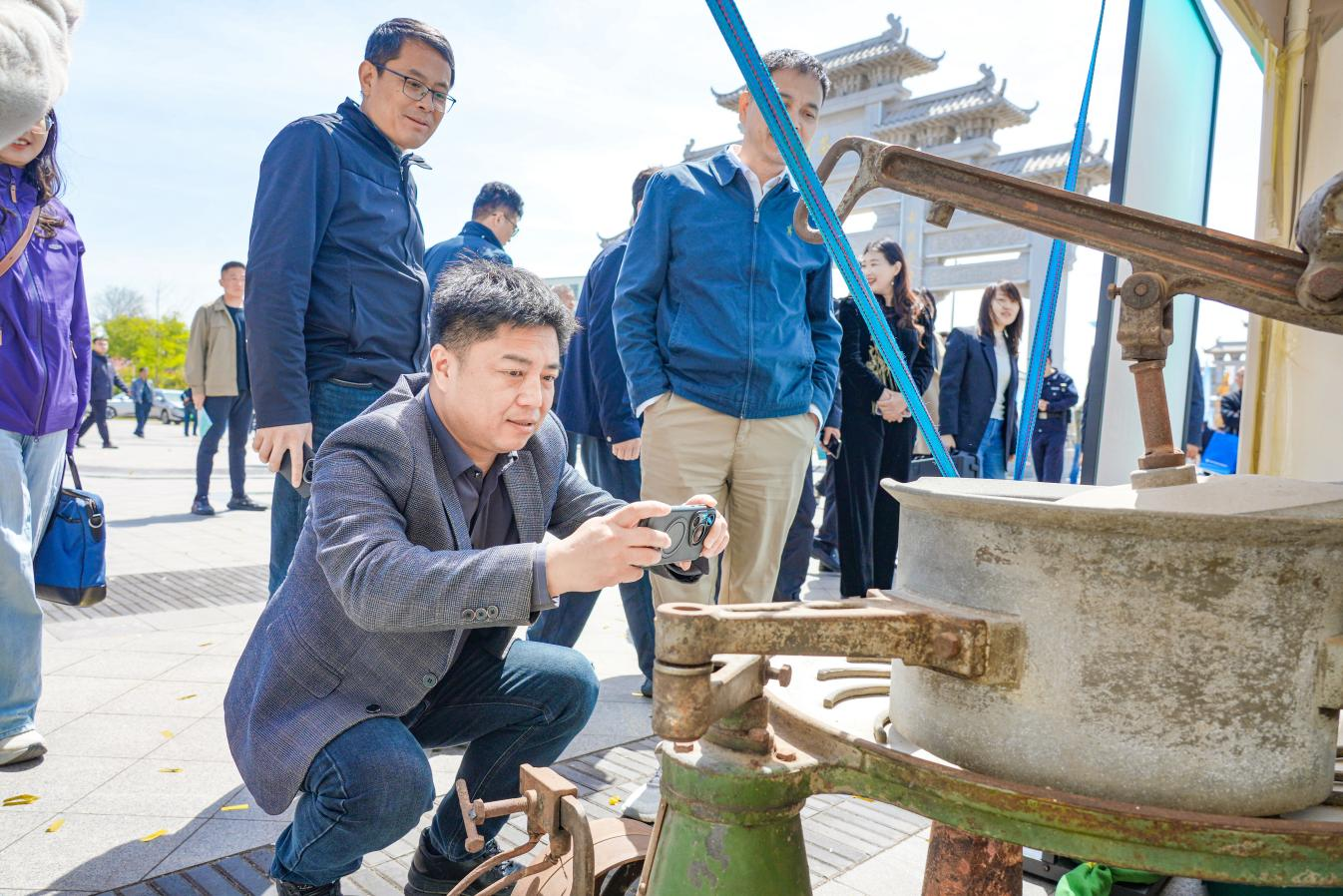 青岛西海岸新区“南茶北引”70年暨海青茶谷雨开采仪式启幕