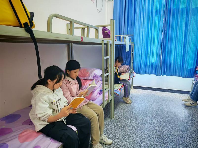 陕西省28所学校获捐“希望图书角”