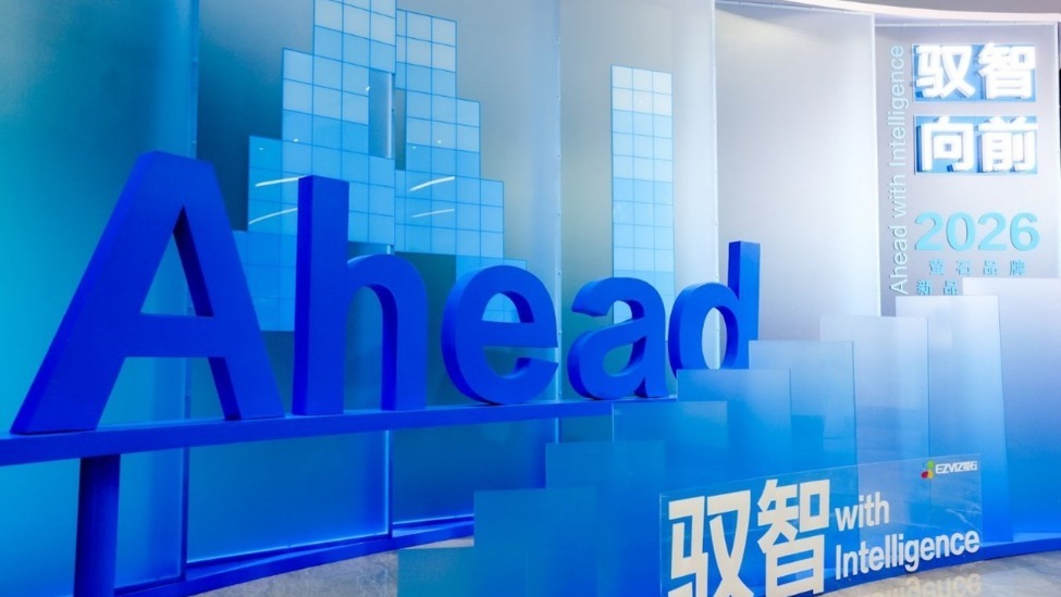萤石推出AI硬件新品 ：AI随身拍Pika配备前后双4K摄像头_凤凰网