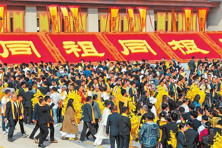4月19日，丙午年黄帝故里拜祖大典隆重举行。记者 王铮 张琮 摄