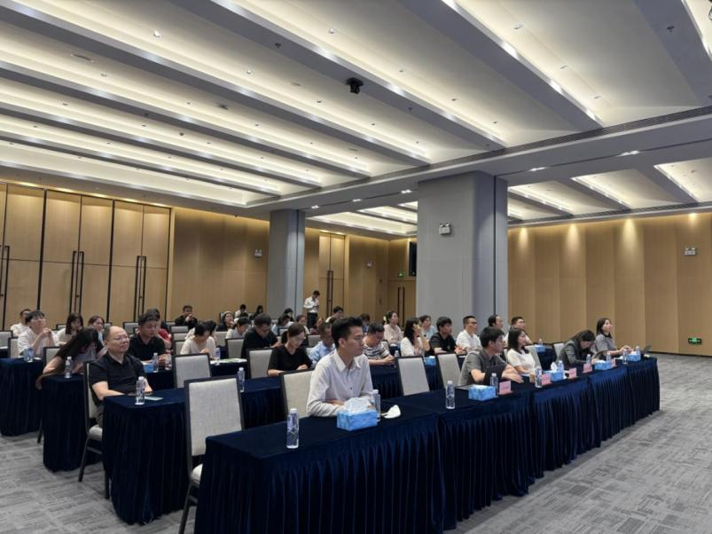 精准辅导助申报！西乡街道成功举办2026 年专精特新“小巨人”申报培训宣讲会