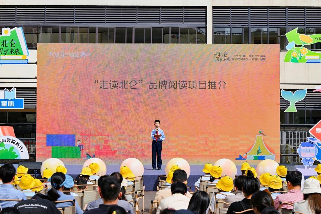 蒋佳伯小朋友上台分享