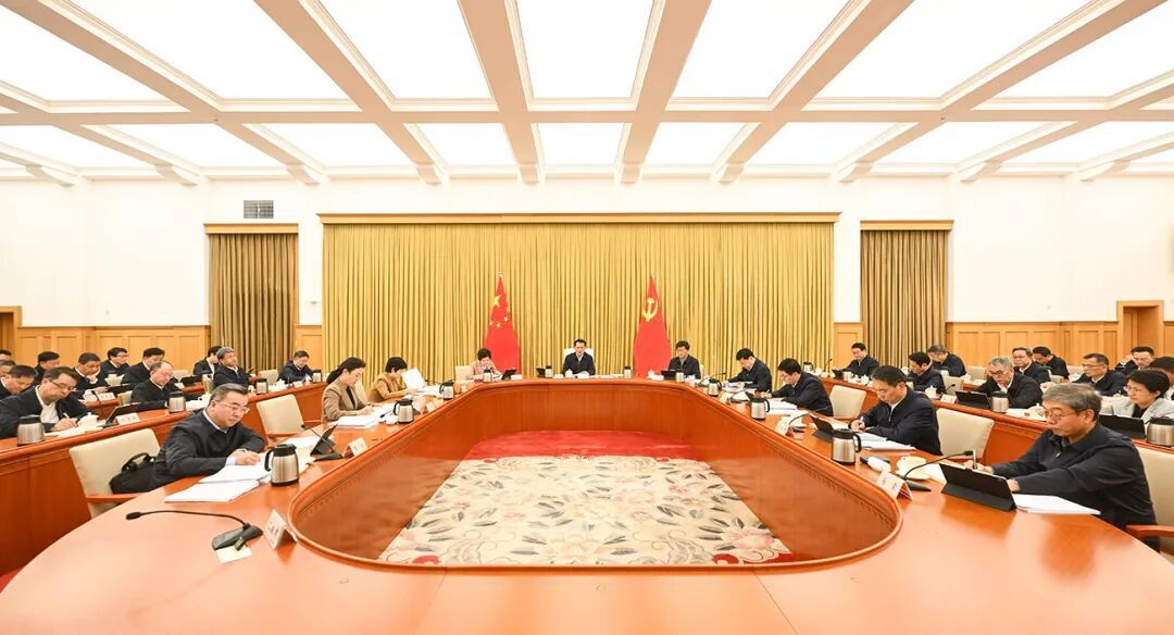 4月20日下午，市委常委会举行扩大会议，市委书记袁家军主持并讲话。记者 苏思 摄/视觉重庆