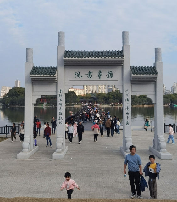 豫章书院牌楼。 毛静/摄