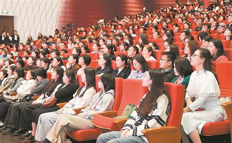 全民阅读大讲堂活动现场。江西日报全媒体记者 许南平摄