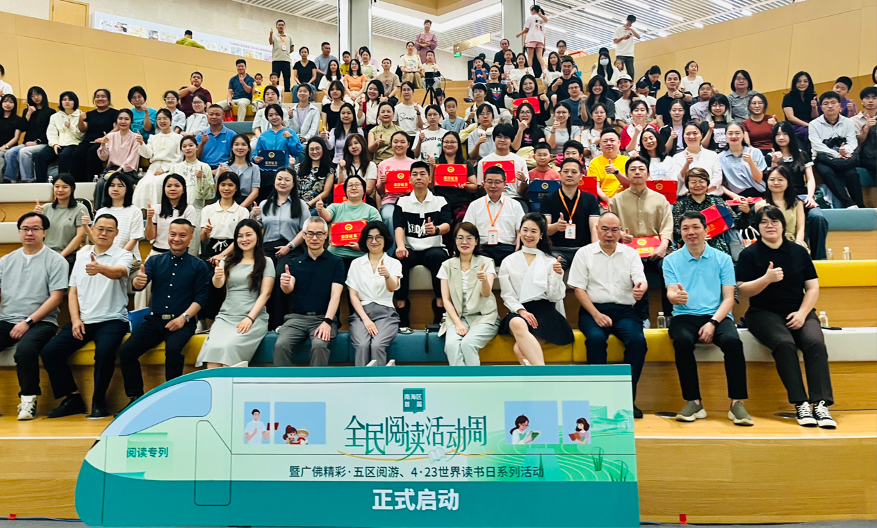 图为：活动现场