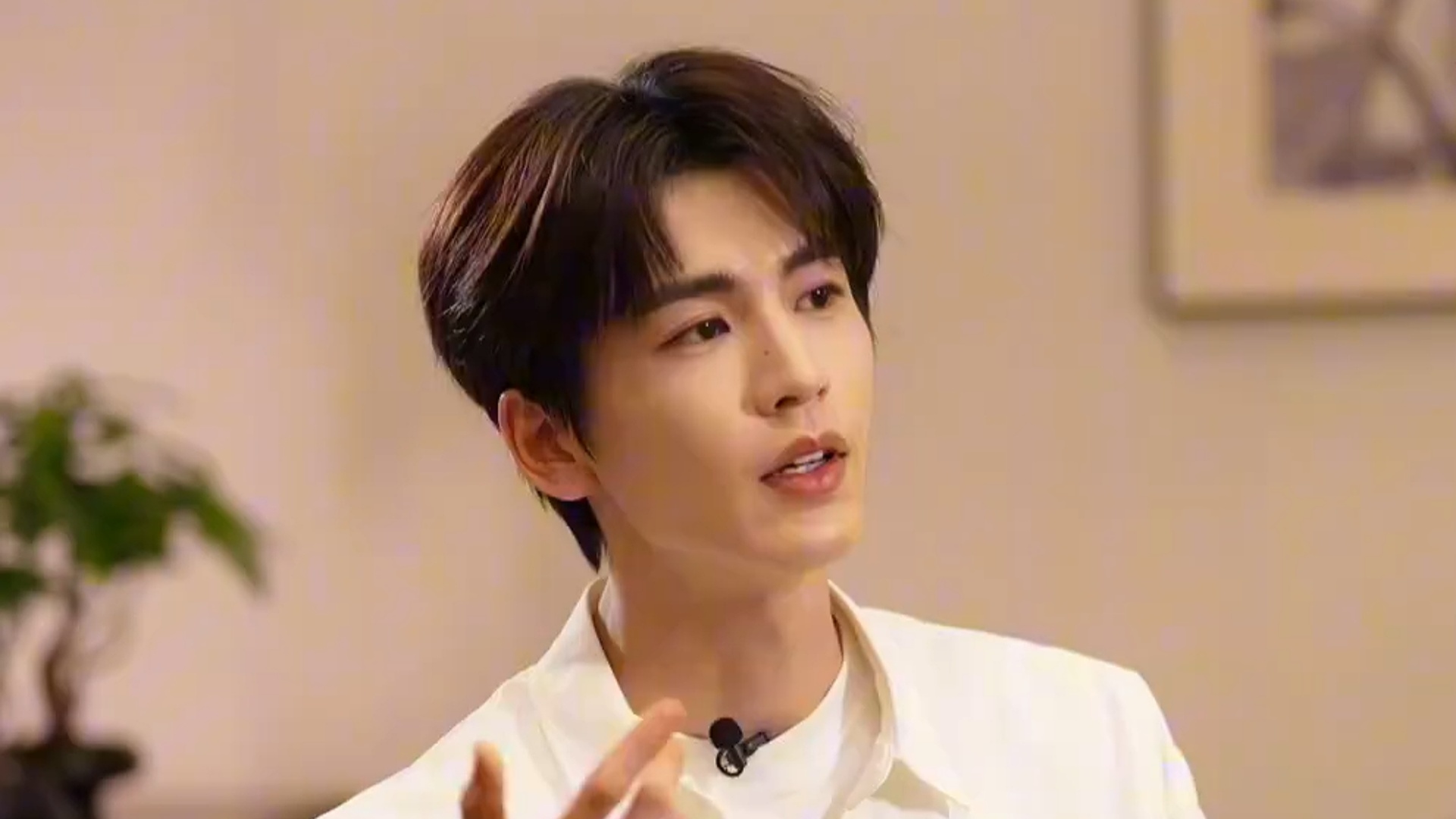 演员张凌赫被喊话赴台，本人发声：是情感浓度产生的共鸣