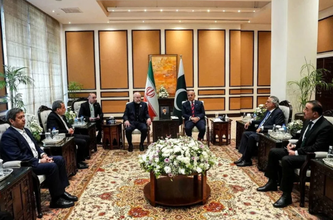 美媒:伊朗新最高领袖“隐身”,反成政权得以续存的关键