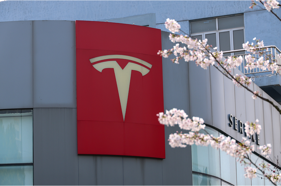 特斯拉Q1利润超预期 自由现金流意外转正 盘后股价涨近4%