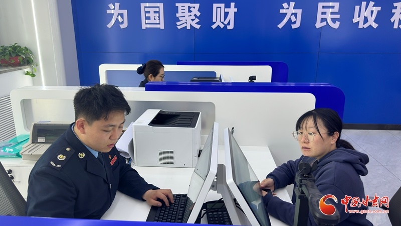 办税服务厅窗口工作人员办理税费业务