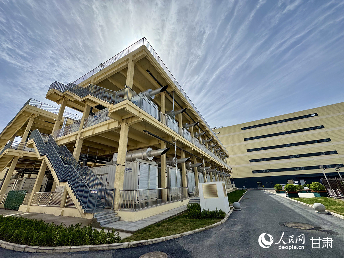 中国移动（甘肃&middot;庆阳）绿色智算中心动力楼　人民网记者　焦隆　摄