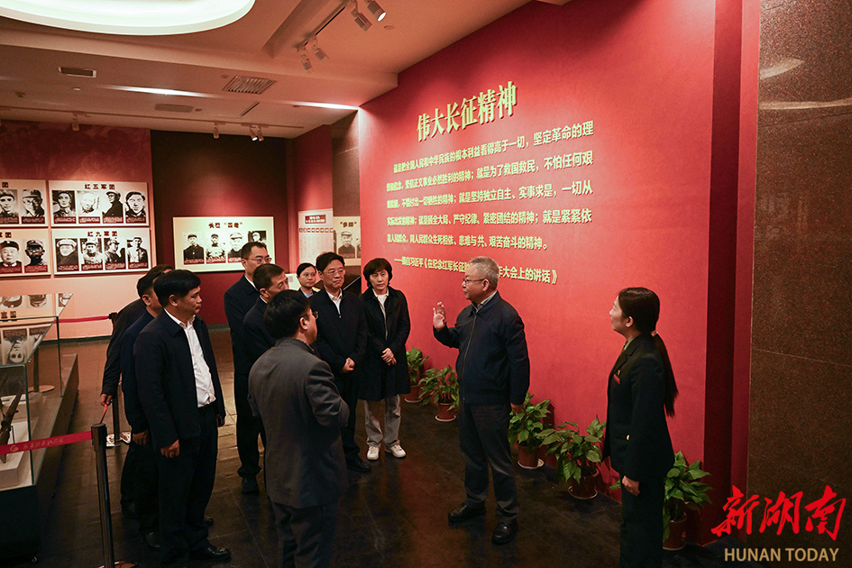 4月20日，沈晓明来到通道转兵纪念馆调研。