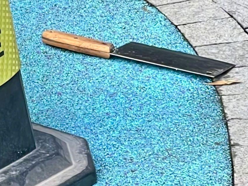 菜刀“从天而降”